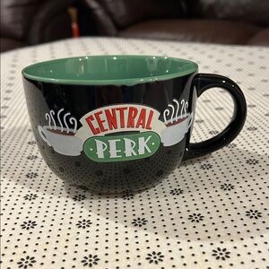 NWOT Friends Central Perk 24 Ounce Ceramic Mug Black & Green